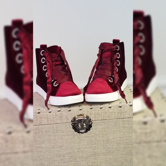 Circle Loop Rings Ribbon Lace Hightops - Picture 1 of 6